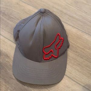 men’s fox gray and red hat!!